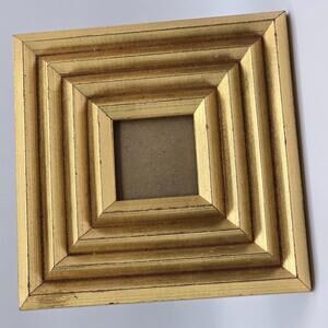 Antique Gold-Finish Tiered Frame 2.5 x 2.5